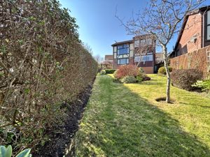 Photo 27- click for photo gallery